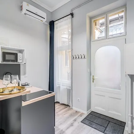 Synagogue 1 Bedroom S161