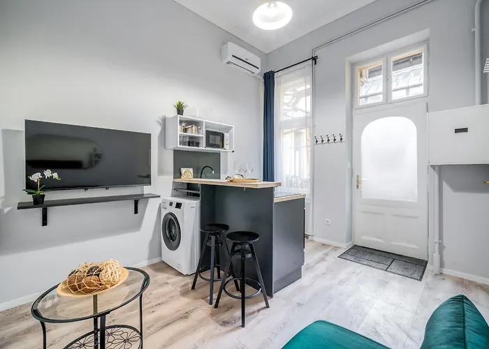 Synagogue 1 Bedroom S161 *