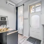 Synagogue 1 Bedroom S161