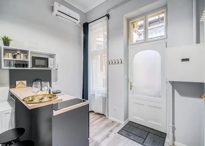 Synagogue 1 Bedroom S161